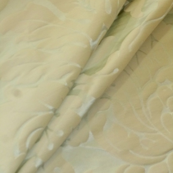 Beacon Hill Savannah Belle Ice Damask Fabric - Picture 7 of 16